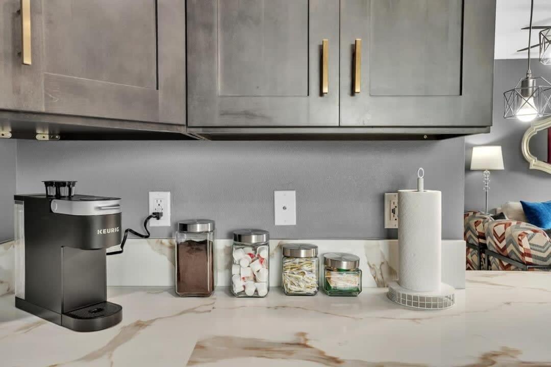 Professionals-Restaurants-Fastwifi-A C-Desk- Pets Apartment Сан Диего Екстериор снимка