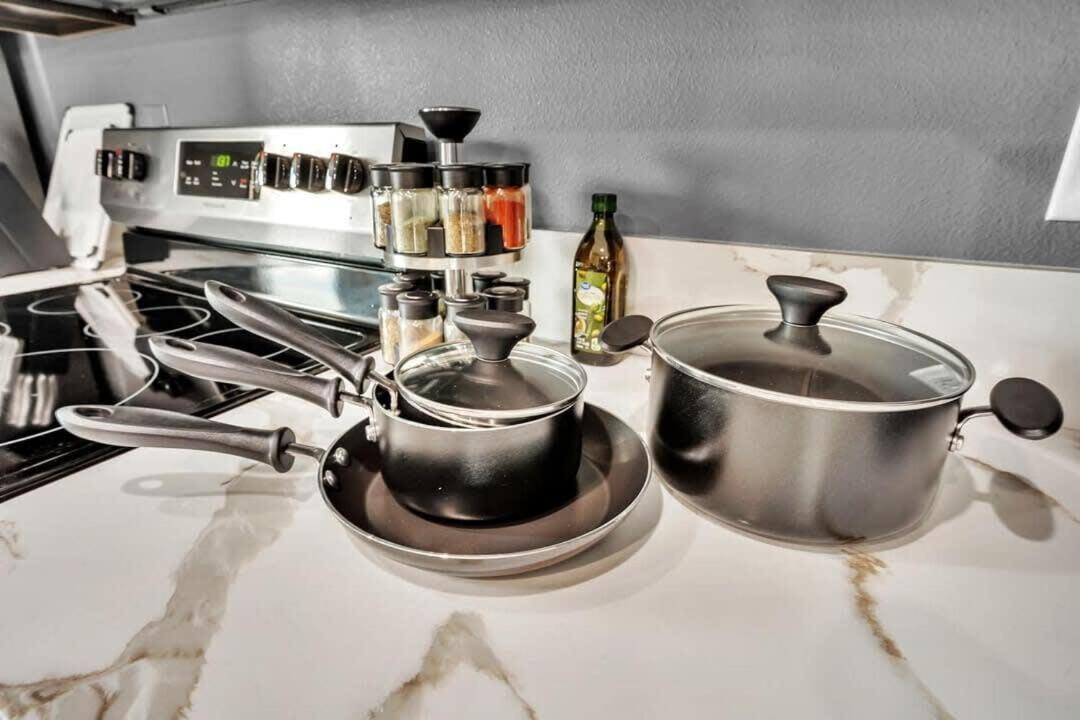 Professionals-Restaurants-Fastwifi-A C-Desk- Pets Apartment Сан Диего Екстериор снимка