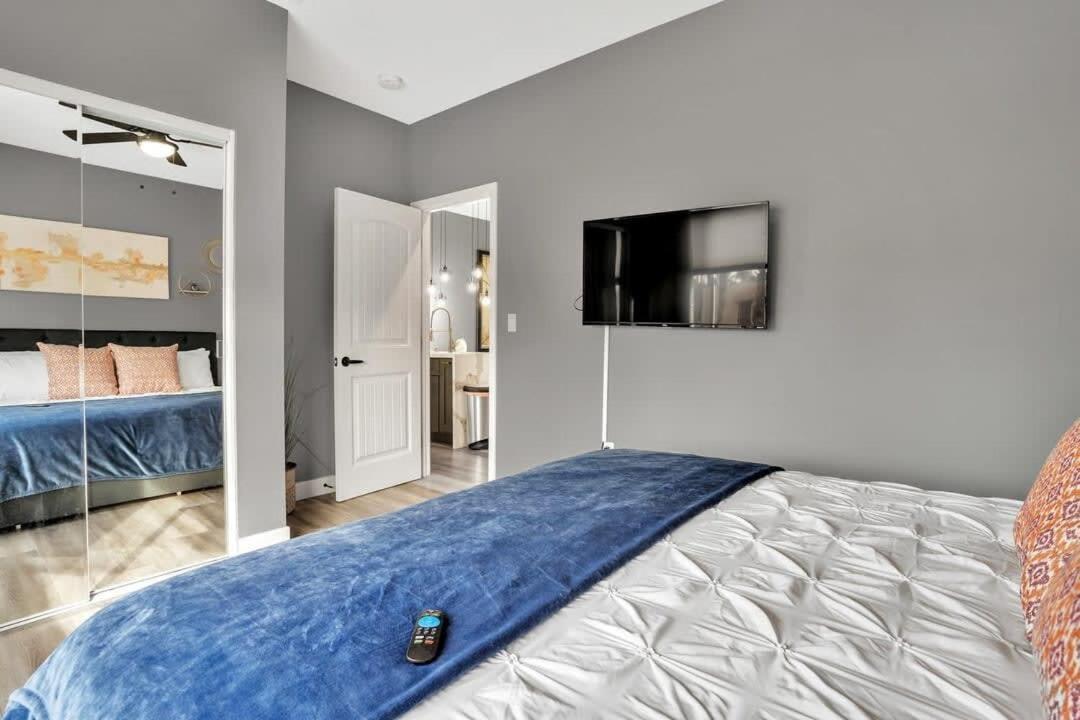 Professionals-Restaurants-Fastwifi-A C-Desk- Pets Apartment Сан Диего Екстериор снимка